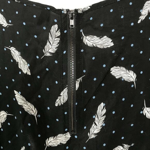 Torrid Shirt Women Sz 3X Black White Feather Polka Dot Lightweight Short Sleeve - Picture 6 of 10